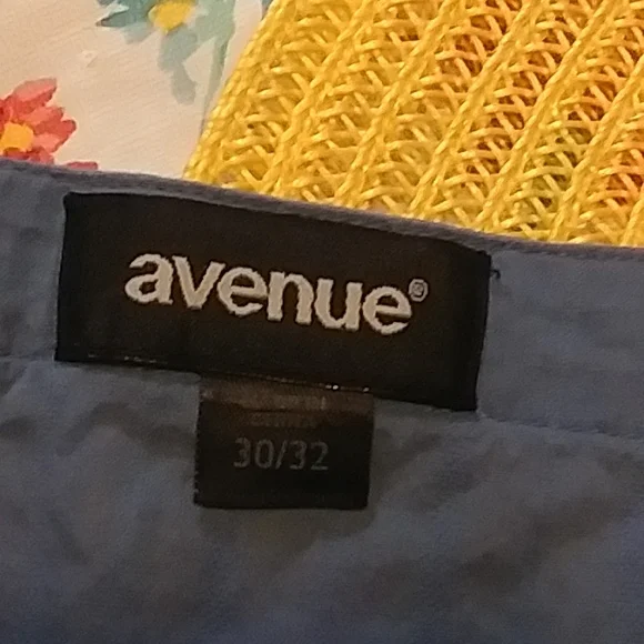 Avenue Pull Over Top - Picture 6 of 8